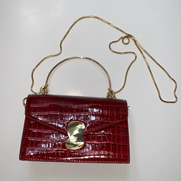 Women's Faux Crocodile Skin Crossbody Bag - Picture 4 of 8